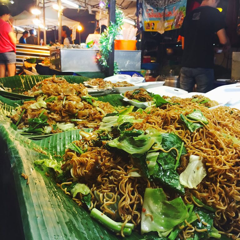 [NUOVO POST] #Thailandia: #mangiare nei #mercati di #Bangkok lavidalocal.it/thailandia-man…