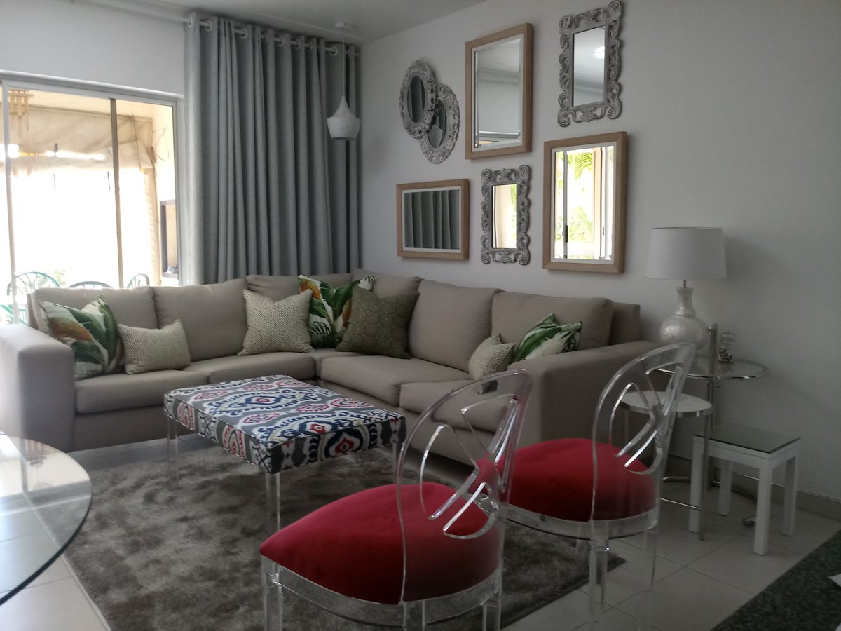 TerenceSpringe3's tweet photo. #ThenandNowInteriors Custom designed apartment. #LouisAcrylicChairs love my job #OskDezigns #DsignVibes https://t.co/bZvS1MMaoV