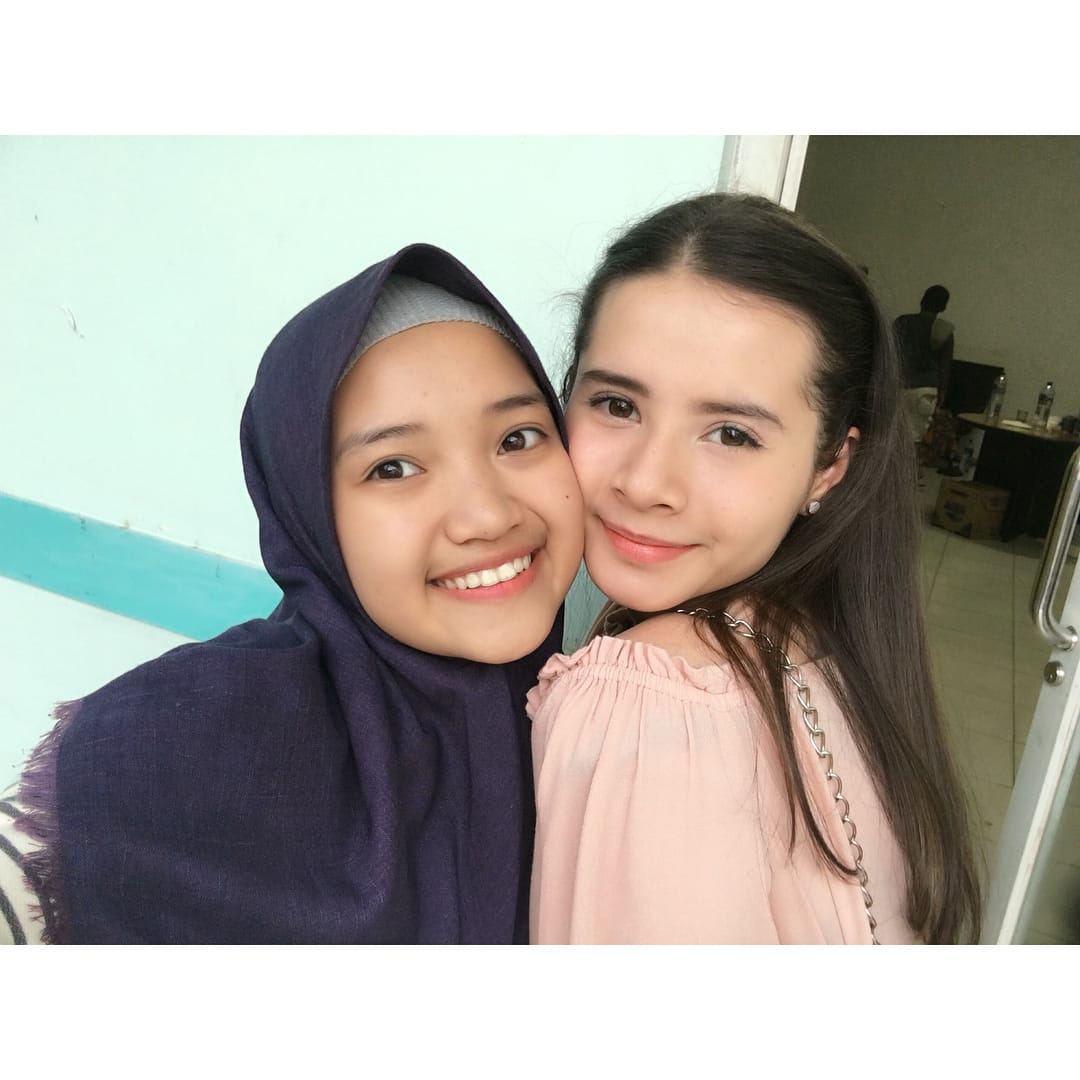 LNabila23's tweet photo. Hallo semuanya selamat sore https://t.co/72UypGlYcg