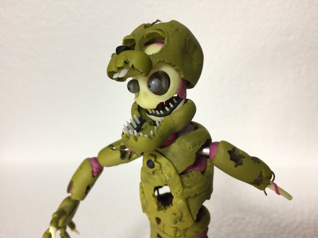 Twitter 上的 アラク ウィリアム アフトン粘土フィギュアの頭部構造 ガワの中に頭蓋骨 その中に目玉付き内骨格という二重構造のガワです この為にガワを限界まで薄く削る必要があって大変でした T Co Cvqr3myy3u Twitter