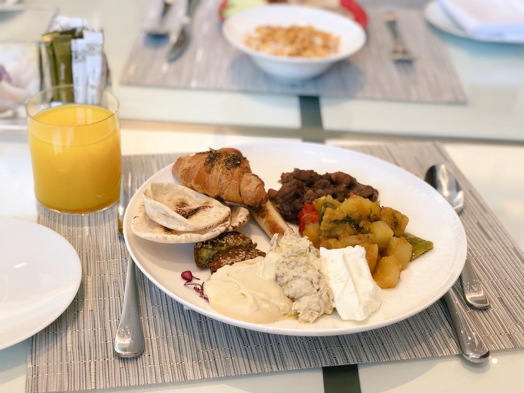 spark_44's tweet photo. #فندق #منتجع #جميرا_رويال_سراي
#بوفيه #فطور 🍳☕🍽
#سفن_هولدنج
#sevens_holding
#سبارك_البحرين
#بلدنا_بلدكم #bahrain #jumeirah #الخبر #الظهران #الدمام #الجبيل #الاحساء #الرياض #جدة #البحرين #Bahrain #فنادق #hotel #manama #seef
@bh_rest https://t.co/2I6myoHKfu