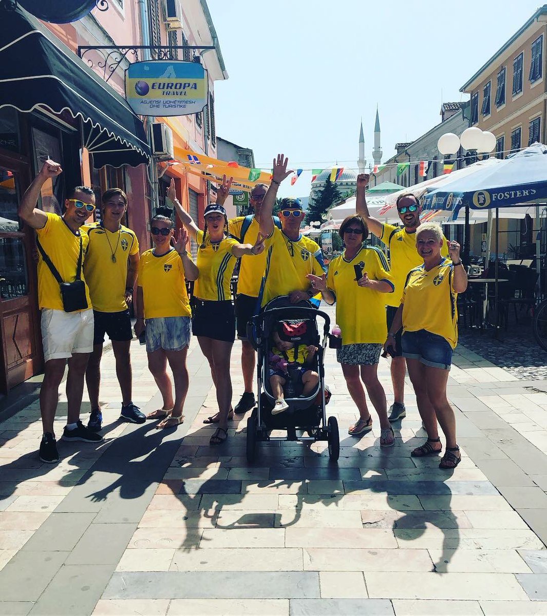 JHallbck's tweet photo. Repris ikväll, fortfarande i Albanien, idag matchen på torget i Tirana 👊🇸🇪 gooo SWE gooo🇸🇪
#möten #upplevelser #tillsammans SWE🇸🇪🇸🇪 https://t.co/jPR05e22NQ