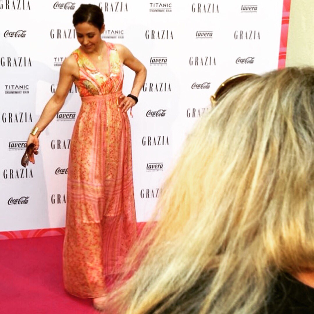 AnastasiaZampo's tweet photo. #ByeBye #berlinfashionweek #crazyitwas Beste Shows: #lenahoschek, #sportalm, #ivanman #seeyanextyear #mbfwb #moderatorin #mode #fashion #style #berlin #redcarpet #runway #greek #dress2impress #autorin #fun #shows #style #styling https://t.co/tFsvDbPQ6b