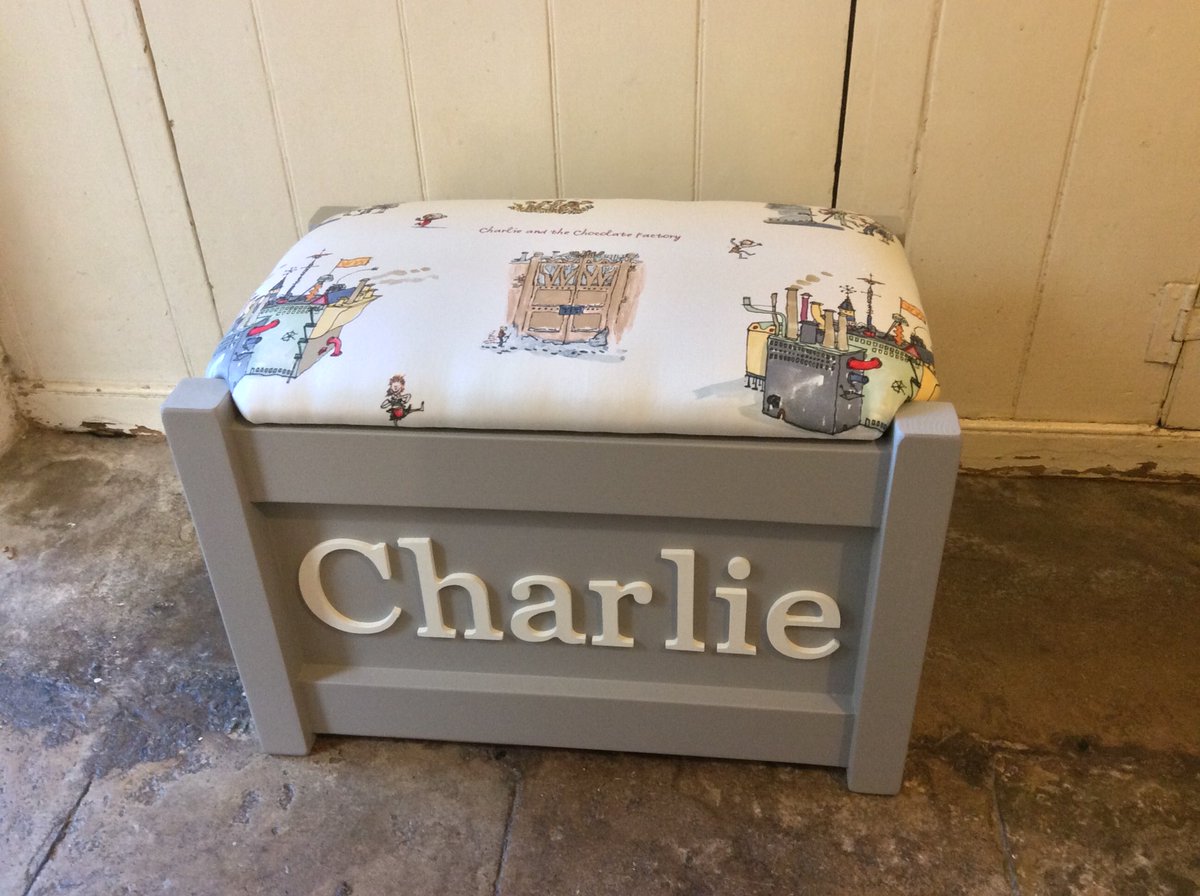 L_D_Chairs's tweet photo. Head over to our website (link in bio)4 our SUMMER SALE #littledevonchairs #summersale #handmadegifts #personalisedgifts #personalisedtoybox #toybox #handmadehour #devonhour #thedevonnetwork #vipmums #storagebox #hmuk @VIPMums @Devon_Hour @thedevonnetwork @HandmadeHour @hmuk_shcl https://t.co/aSMYywPlJG