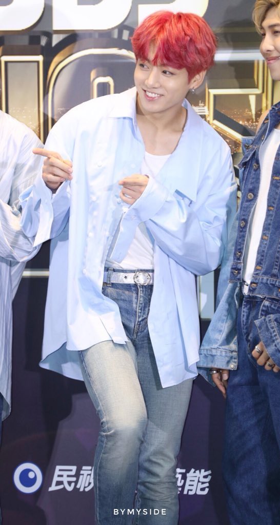 JUNGKOOK_USA_'s tweet photo. Everything about him scream, HANDSOME π
#Jungkook @BTS_twt
#BTSxSuperConcert
- β οΈ https://t.co/IUV2Gr4qQf