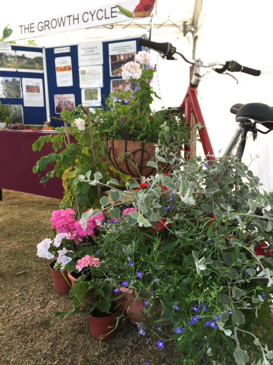 SimonHarvey4's tweet photo. .@Rushcliffe West Bridgford and Rushcliffe Horticultural Society all set and ready to go. Come and talk to us about the Cycle of Growth at Taste of Rushcliffe 2018 now. #CycleofGrowth #allotmentculture #healthygrowing #HealthyEating https://t.co/xXA4tQztVi