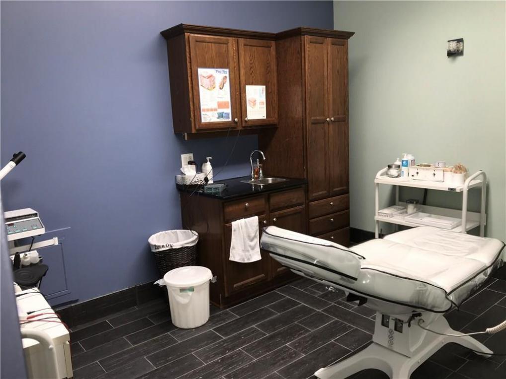upspaceca's tweet image. Looking to rent a spa room for weekend or hour? Here is one! upspace.ca/spaces/58 #rentals #Ottawa #relax #spatorent #rental #beautyrooms #beautyroomtorent #sparoomavailable
