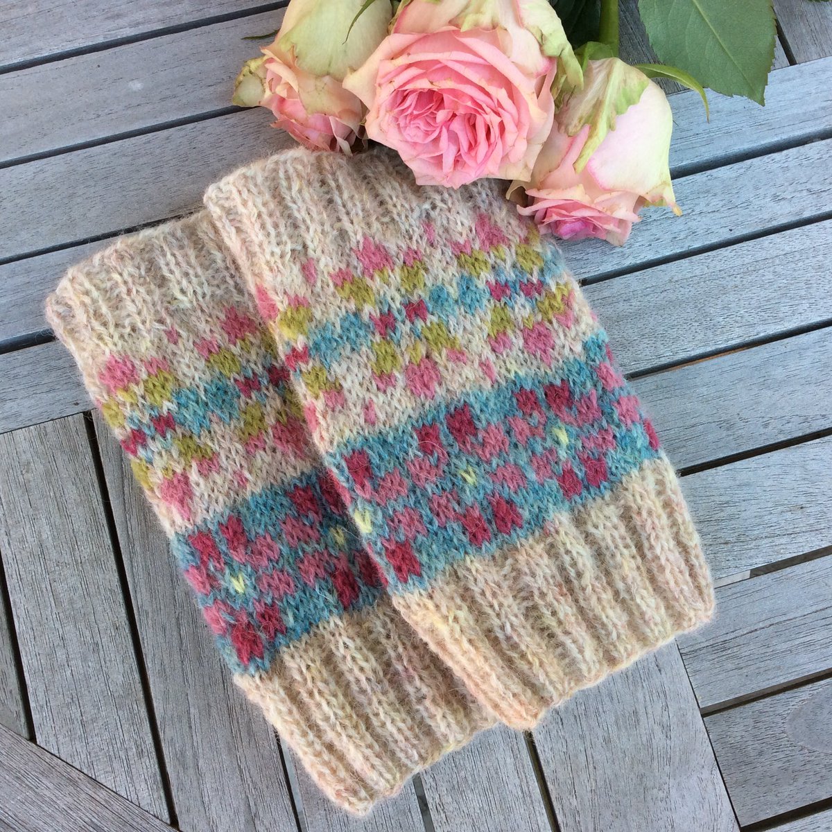 Wrist warmers for myself in Jamieson’s Shetland spindrift wool 💕#knitting #jamiesonsofshetland #shetlandwool #fairisle #fairisleknitting