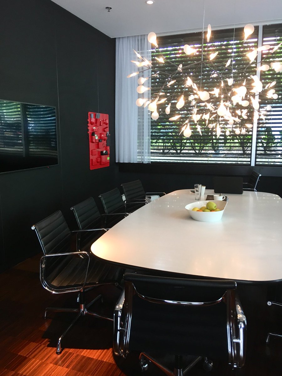 BleisureFR's tweet photo. [AMSTERDAM] Suite à notre arrivée avec @thalys_fr &amp; une matinée de réunions au @citizenM de Zaid... C’est le moment de prendre du bon temps Bleisure ! #Amsterdam #thalys #citizenm #meetingroom #biztrip #bleisure #voyagedaffaires #bloggertrip https://t.co/AXFVbec3Ra