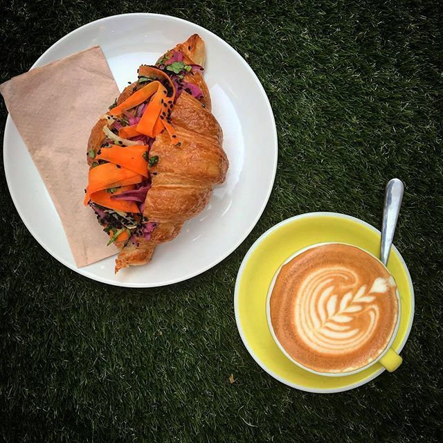 Football...Sun...Saturday...all you need now is breakfast! We’ll fill you up with our own toast coffee, plain, choc or deliciously filled croissants and of course our Brekkie Muffins are still around...nom! -
-
-
-
#foodporn #kentishtown #feedme #veganbr… ift.tt/2KRNGkQ