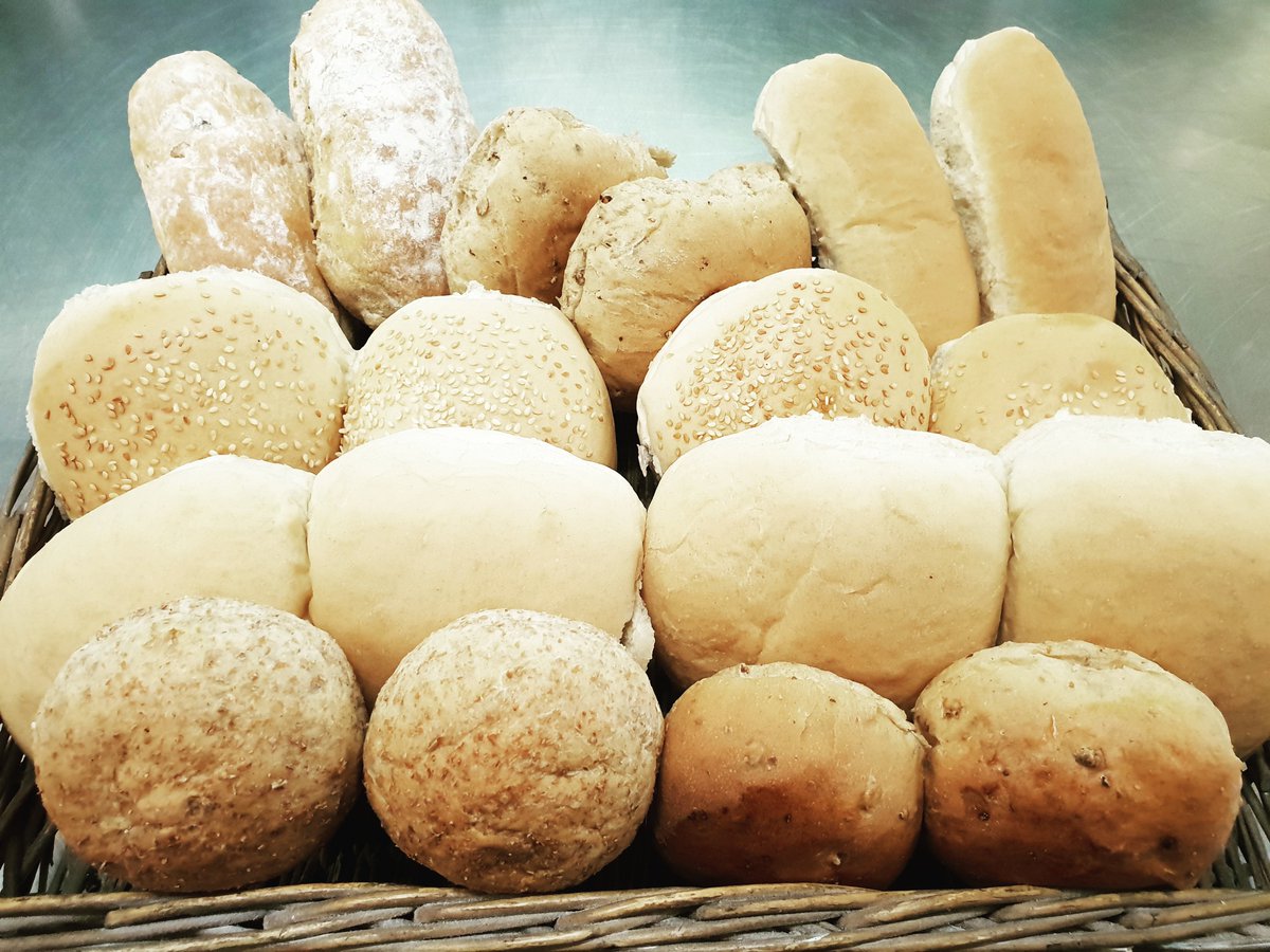 Lancasters1906's tweet photo. Freshly baked bread, Bread rolls in all sizes and flavours. #readyforBBQ #perfectpicnic #anothersummersday #freshbread #burgerbuns #hotdogrolls #breadcakes #baps #coldbathroad #harrogate #localbakery https://t.co/HwkDs6ICK3