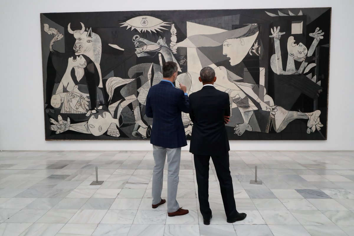 CasaReal's tweet photo. El Rey, con el expresidente de los Estados Unidos de
América, @BarackObama, en el Museo Nacional Centro de Arte Reina Sofía
https://t.co/PuiugOi2cl https://t.co/DFRA5hTTGX