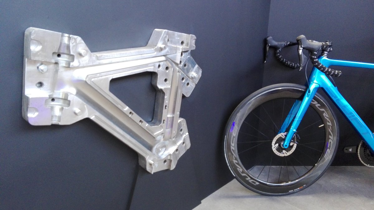 swiftcarbon's tweet image. Discover our new bike at Eurobike tradeshow! 
Countdown... 
#swiftcarbon #eurobike2018 #eurobike #revox