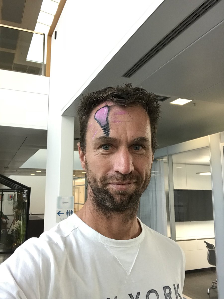 fu_turedesigner's tweet image. Wenn Dir ein Licht aufgeht 💡.. die Ideenkreateuere der InnoGarage @KienbaumConsult .. oder wie Kinderschminken auf dem Sommerfest genutzt wird 🤪 👀 #wehadfun #kienbaumspirit