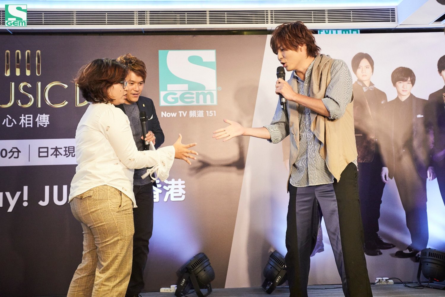 gem-tv-asia-on-twitter-we-can-t-get-enough-of-the-members-adorkable