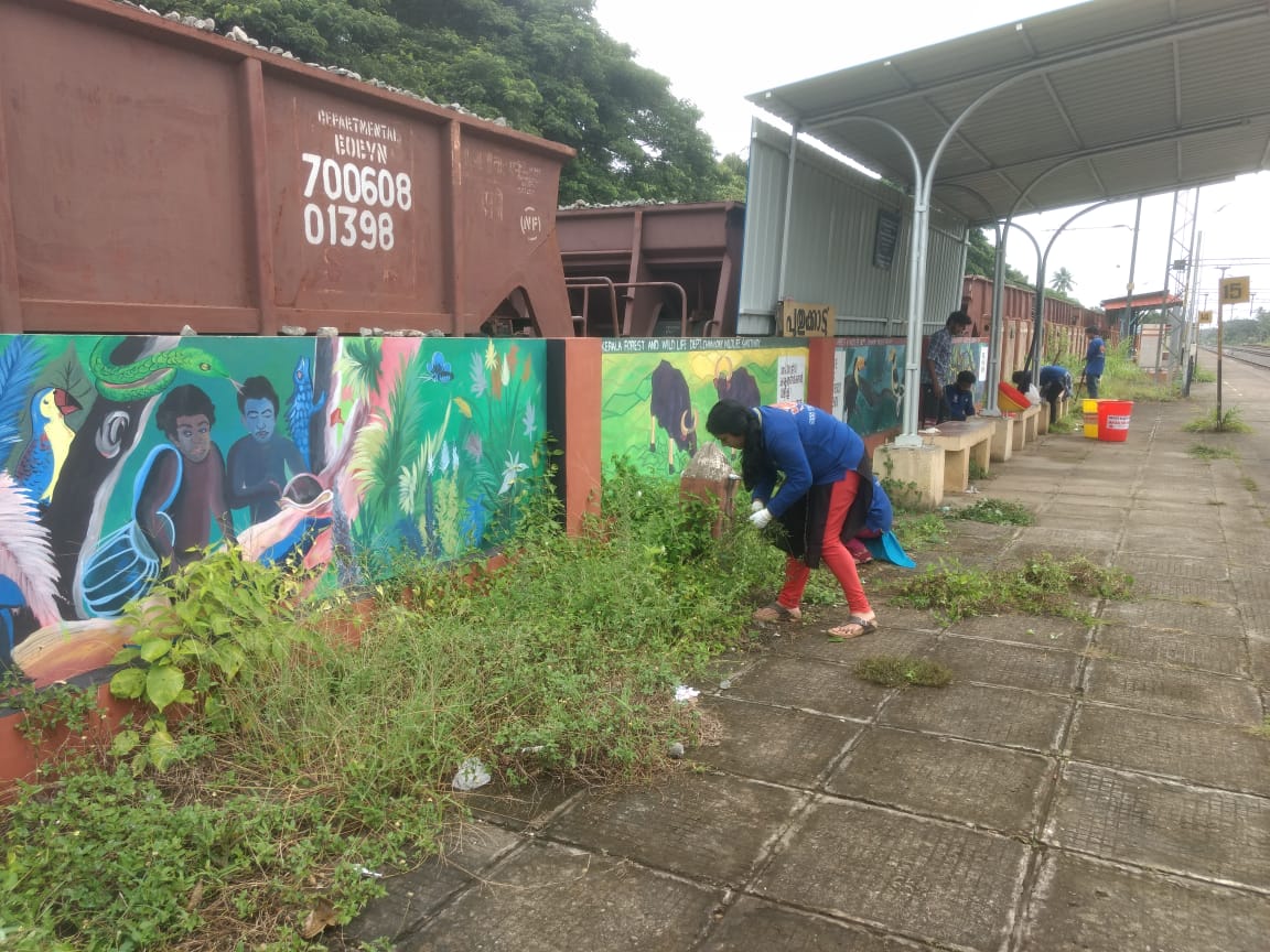 CciRlyTrichur's tweet photo. Pudukad railway station @TVC138 beautifying  activities by nss volunteers of vidya engineering college Thrissur @arunpudukad https://t.co/6z2CffcHT9