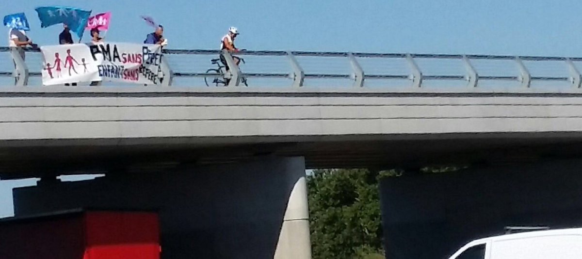 syndicfamilleOc's tweet photo. Sur la route des vacances à #Montpellier #PMAsansPere c’est non ! 
#EGB2018 les français ont parlé ! Pas besoin de livrer ce sujet d’éthique aux députés @enmarchefr qui en feront un sujet de politique #societal #nogpa @LaManifPourTous
#ONLR JJJ LMPT SAISON 6 ABROGATION https://t.co/PKIo3PqBvN