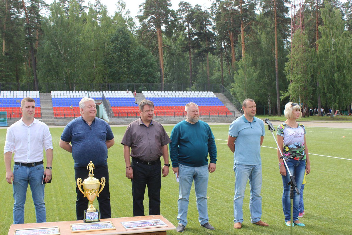 admkineshma's tweet photo. В Кинешме проходит турнир по мини-футболу среди дворовых команд  на Кубок Главы города. В соревнованиях принимают участие 14 команд. Участников приветствовали глава города  @PaholkovAV, депутат  @dumakineshma @hohlovpb, председатель совета директоров М. Беляев https://t.co/k64pfAVNkq
