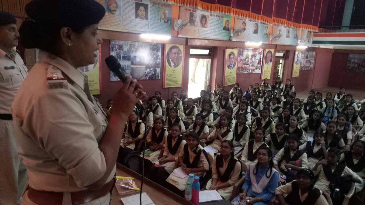 VandanaDubey_'s tweet photo. Awareness program conducted at Excellence School on International Day against Drug Abuse and Illicit Trafficking.
@DGP_MP
@PHQ_Editorial
@IGP_Bhopal_MP 
@digpolicebhopal 
@MPPoliceOnline https://t.co/EhDxiVgJCe