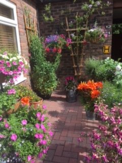 This year’s competition welcomes all entries, whether individuals or local communities, and should be full of community spirit - we're looking forward to seeing all the amazing stuff Brummies are doing! #BrumInBloom2018 Find out more info here: socsi.in/BhaminBloom_a7…