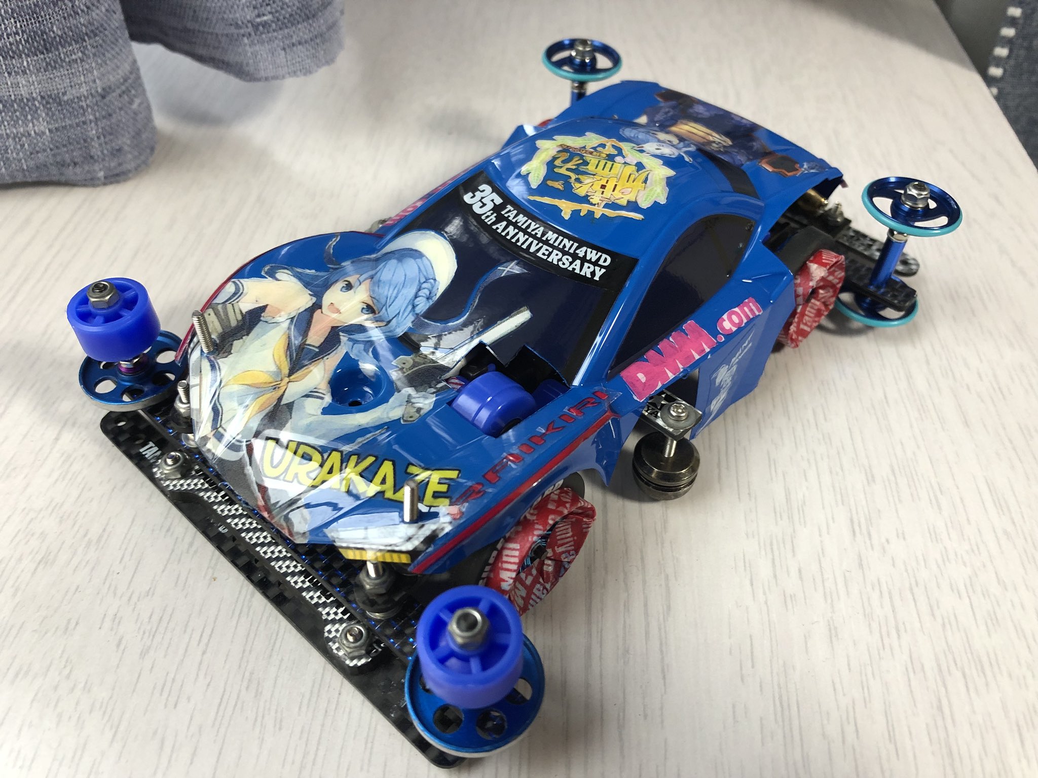 トニさく 需要あるか分からないけど出来たのでやります トニさく式痛四駆 特徴 ポリカボディ限定 表側にキャラのステッカー デカールを貼ってコースアウトしても裏側からステッカーを貼るのでイラストが痛まない 続きます 痛四駆 T Co