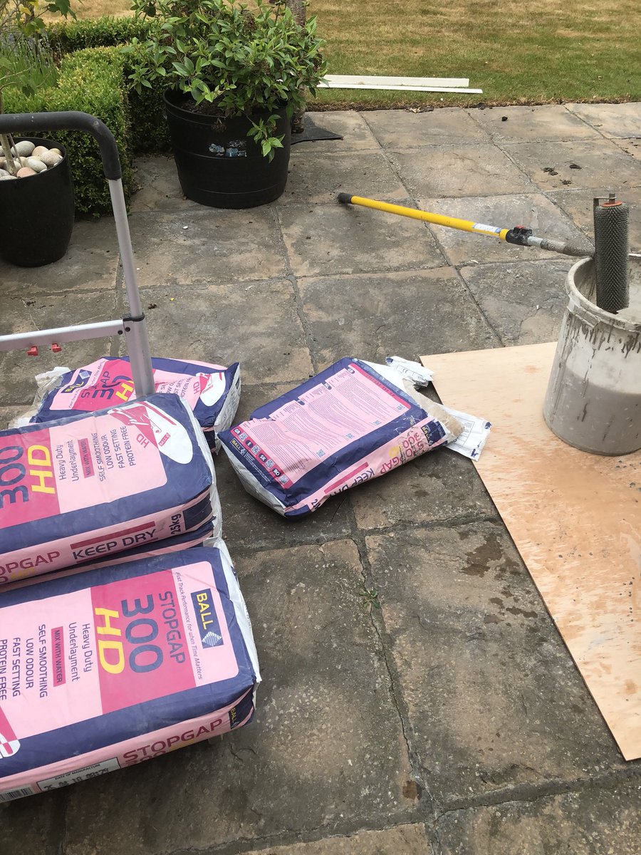 FloorcoversUK's tweet photo. Recent installation using @FBallUK products,degrease then p141 prime,followed by a coat of 300 screed,then fully adhered wino tiles fixed in f49 adhesive https://t.co/wbl3ZtwmS0