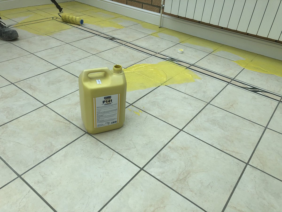 FloorcoversUK's tweet photo. Recent installation using @FBallUK products,degrease then p141 prime,followed by a coat of 300 screed,then fully adhered wino tiles fixed in f49 adhesive https://t.co/wbl3ZtwmS0