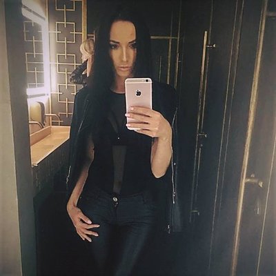 __AnnaAndres__'s tweet photo. I want this outfit @LanaReshe https://t.co/jLw82JT5Md