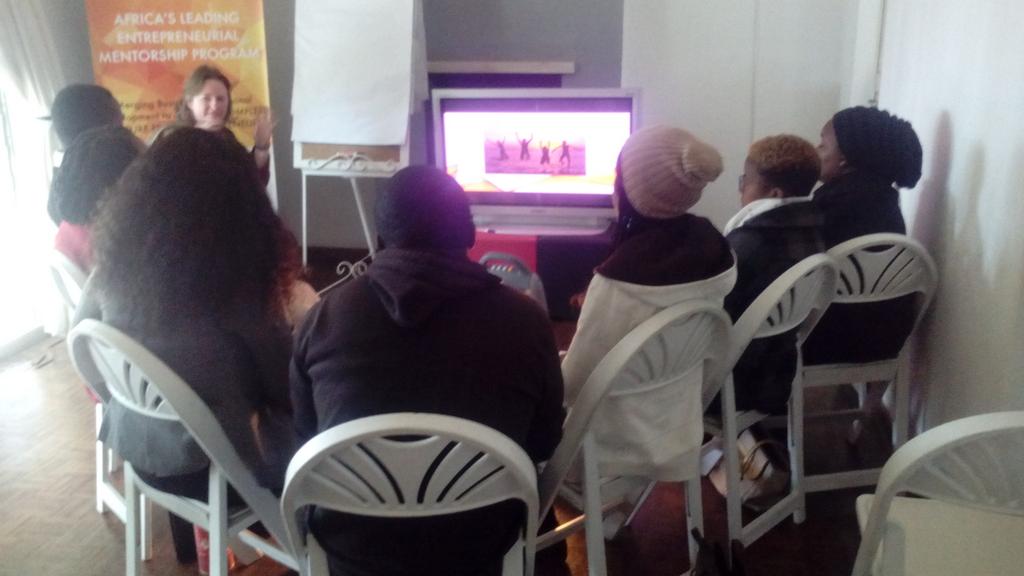 Inovativeauthor's tweet image. #LevelUpZw #UbuntuLab Thank you to Juliet Le Breton for an amazing session