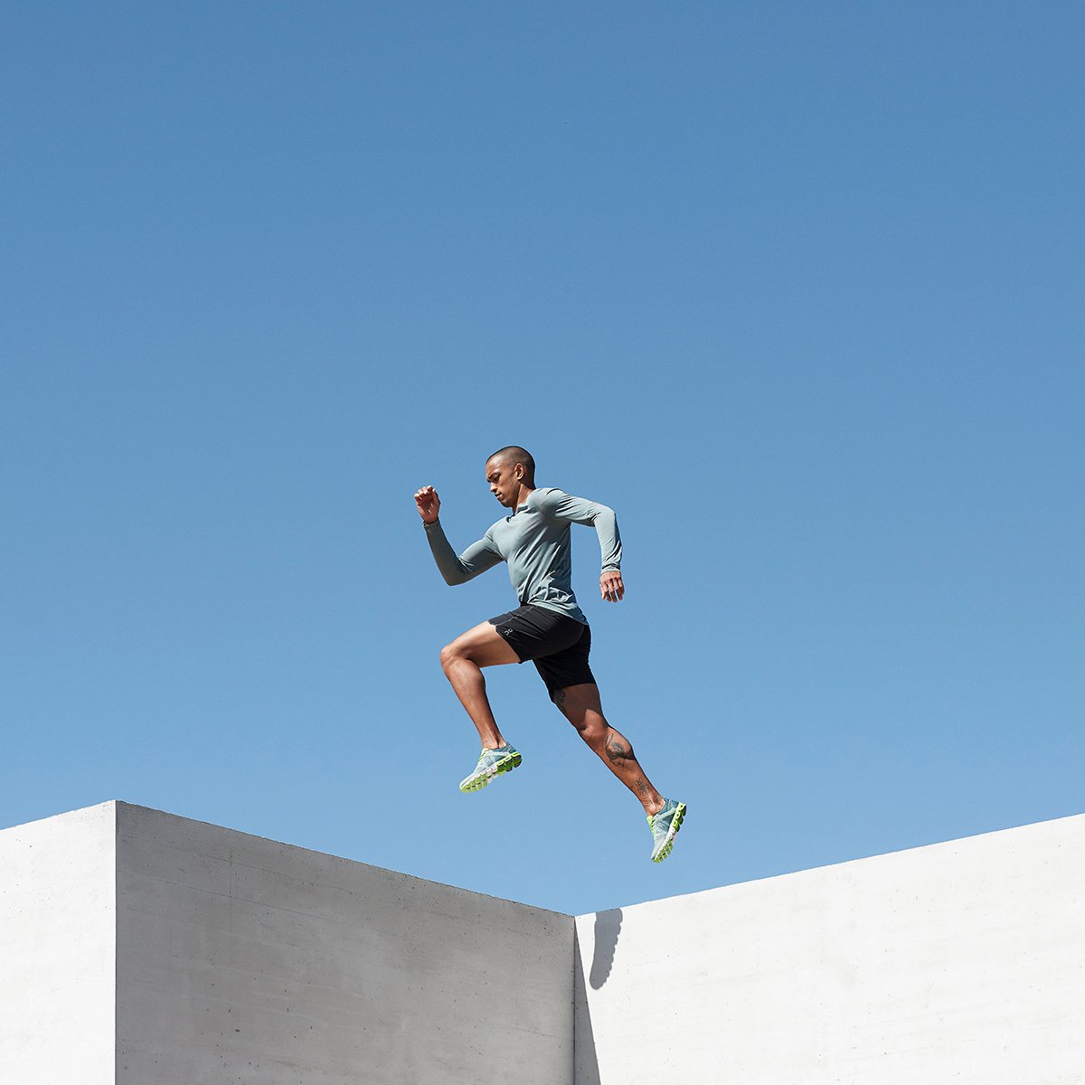 on_running's tweet photo. The Cloudflow in Moss and Lime. Your shortcut to runner’s high gets its sharpest look yet - a citrus kick that’s fierce to the finish. Find this, and other shades that shine this summer, in our new colors collection: https://t.co/kuJRv1WSzp https://t.co/6j2wce5Pgm