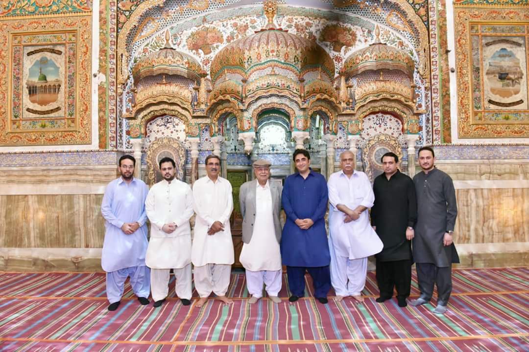 malikkamranzil's tweet photo. چئیرمین بلاول بھٹو زرداری
 کا رحیم یار خان میں تاریخی مسجد بھونگ کا دورہ اور سردار رئیس وزیر احمد،مخدوم سید احمد محمود،سردار رئیس ابراھیم خلیل،سردار رئیس نبیل احمد ،سردار رئیس امیر حمزہ بھی ہمراہ
#6july2018 
#PPP 
#PPPP 
@BBhuttoZardari 
@SyedAMahmud https://t.co/Ns3TMJs93Q