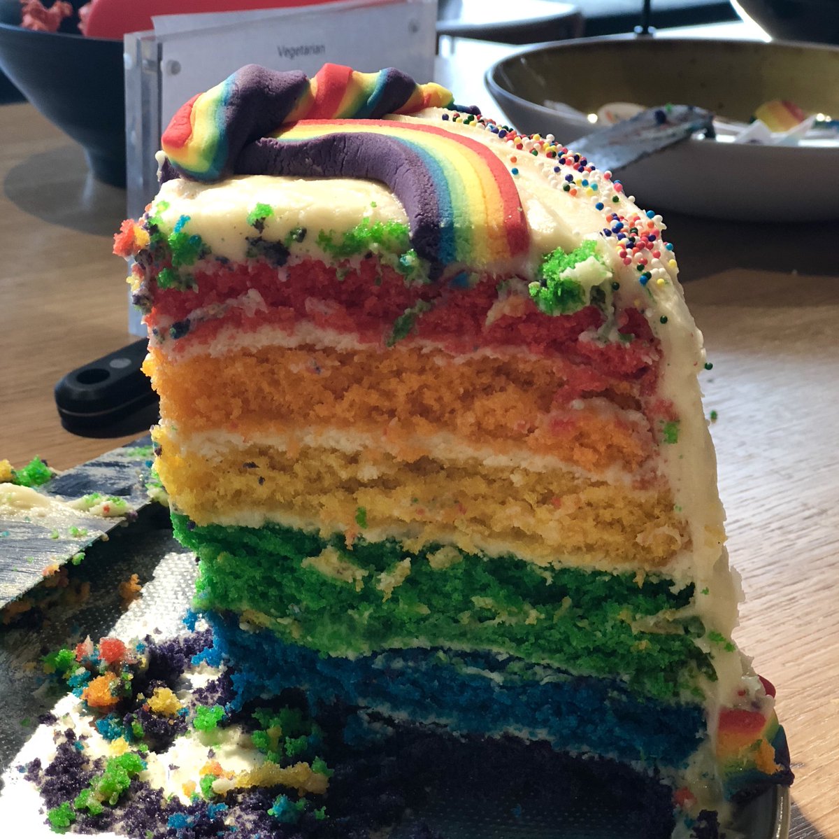 katiemaikong's tweet photo. Amazing vibes at the @Google @DeepMindAI #Pride party last night! 

Big shout out to @BananaFfish and @SJLostInLondon for all their hard work in making Pride at work so incredible this week.

#LGBT #Diversity #Inclusion #Pride2018 #PrideInLondon 

❤️🧡💛💚💙💜 https://t.co/ddwhT2O3ur