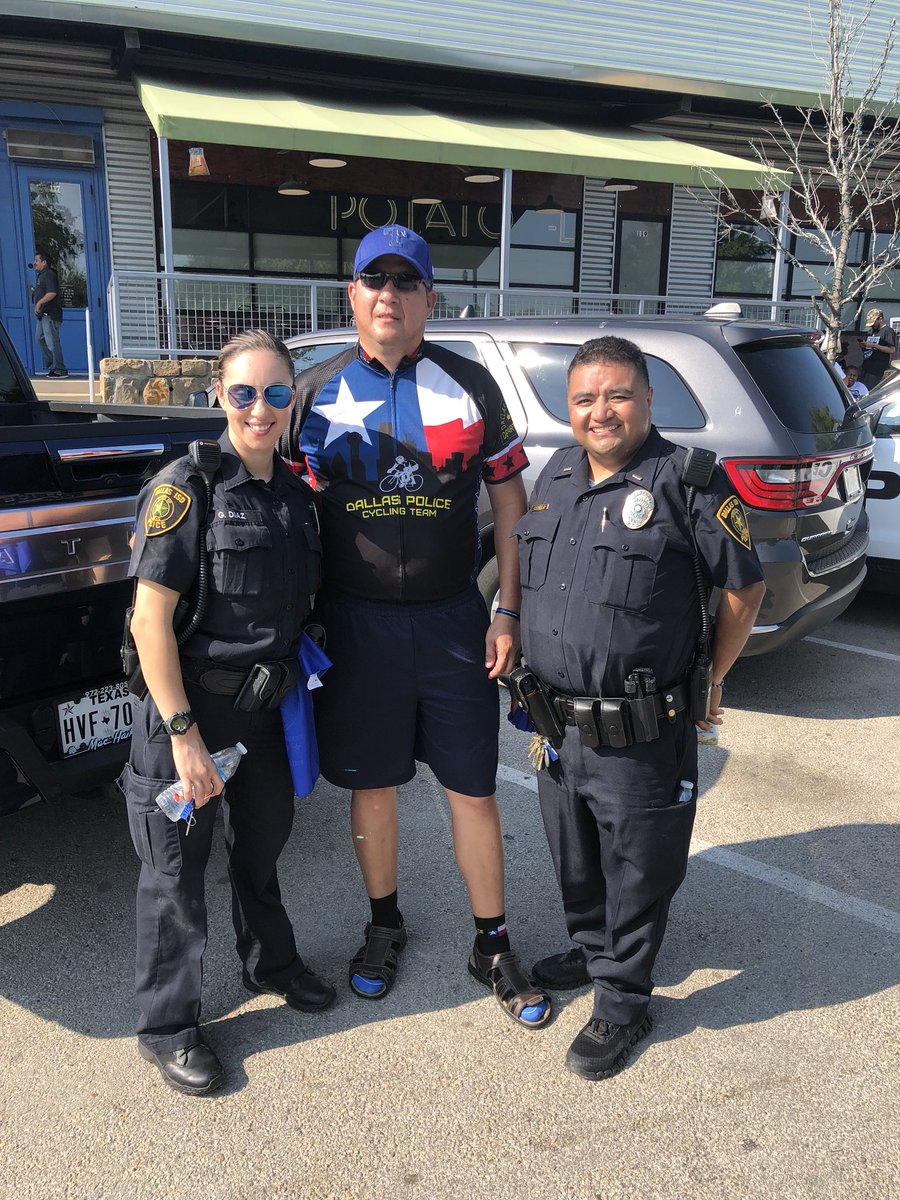 DISDPD_LTJC's tweet photo. Our @disdpolice Officer Omar Sepulveda is running in the run for the Blue along with other local LE Officers. @DISDPD_AChiefJR @commisshill @DisdPD_AChiefJL @cedillo_pereira https://t.co/Novkf0k2Wo