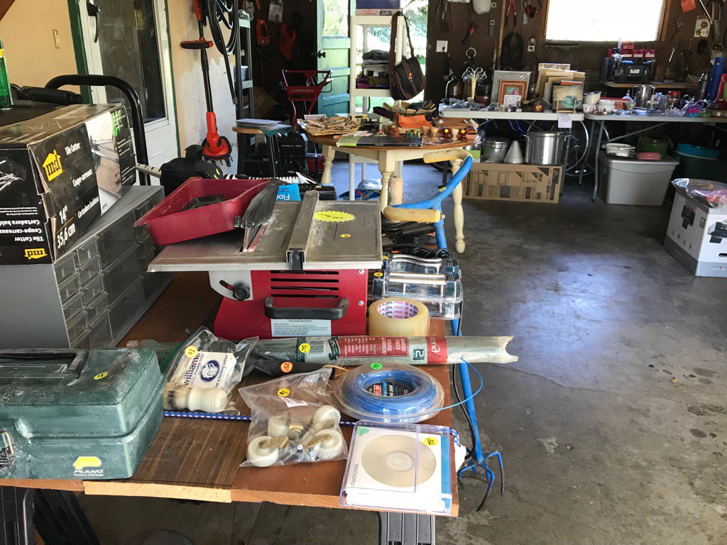 waynenelsongf's tweet image. Today, Mrs N has placed me in charge of her garage sale #ClimbingTheLadder