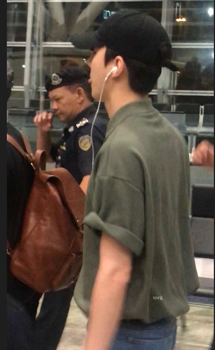 byeoLsoo44's tweet photo. 180707 #KLIA #CHANYEOL #찬열 #SEHUN #세훈 #KYUNGSOO #경수 https://t.co/XxjdLDqvUo