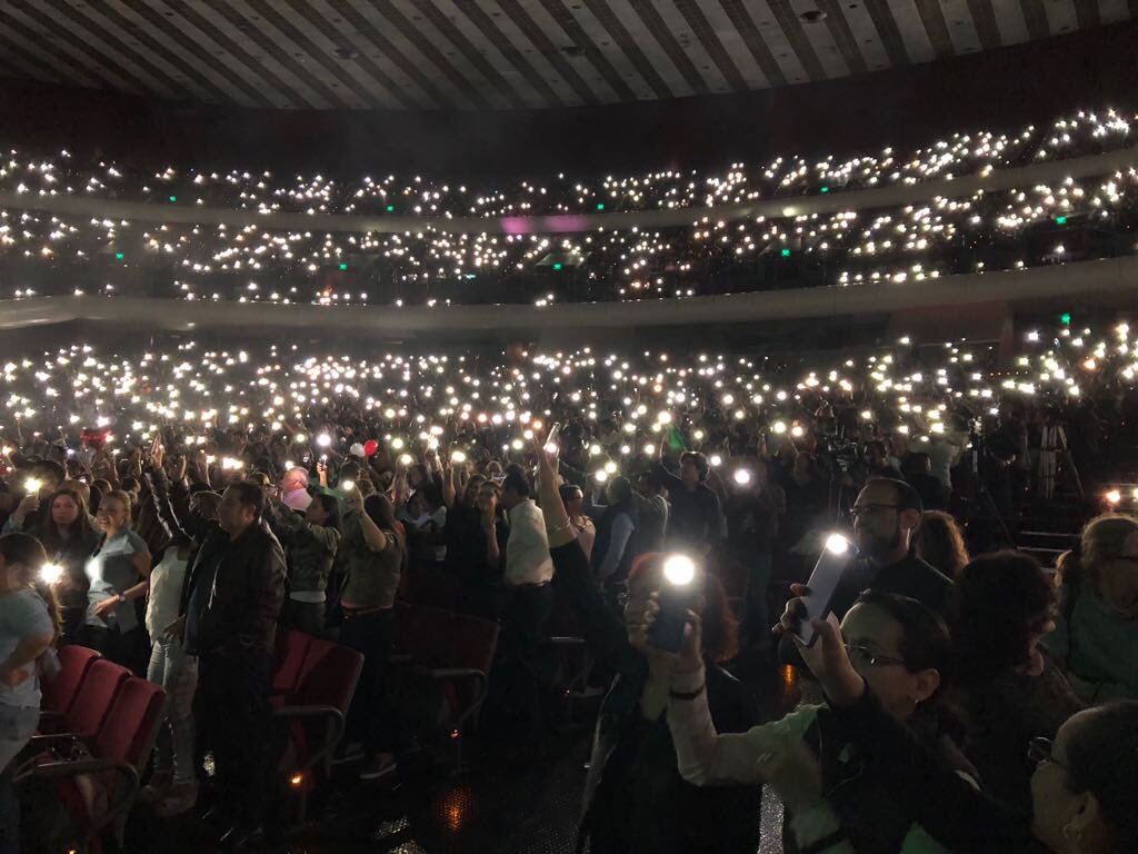 La noche de anoche en este Auditorio Nacional que me deja profundamente emocionada, agradecida con todo el corazón y enormemente feliz. Gracias a cada uno de ustedes por estar ahí y hacer de esta noche, magia!!