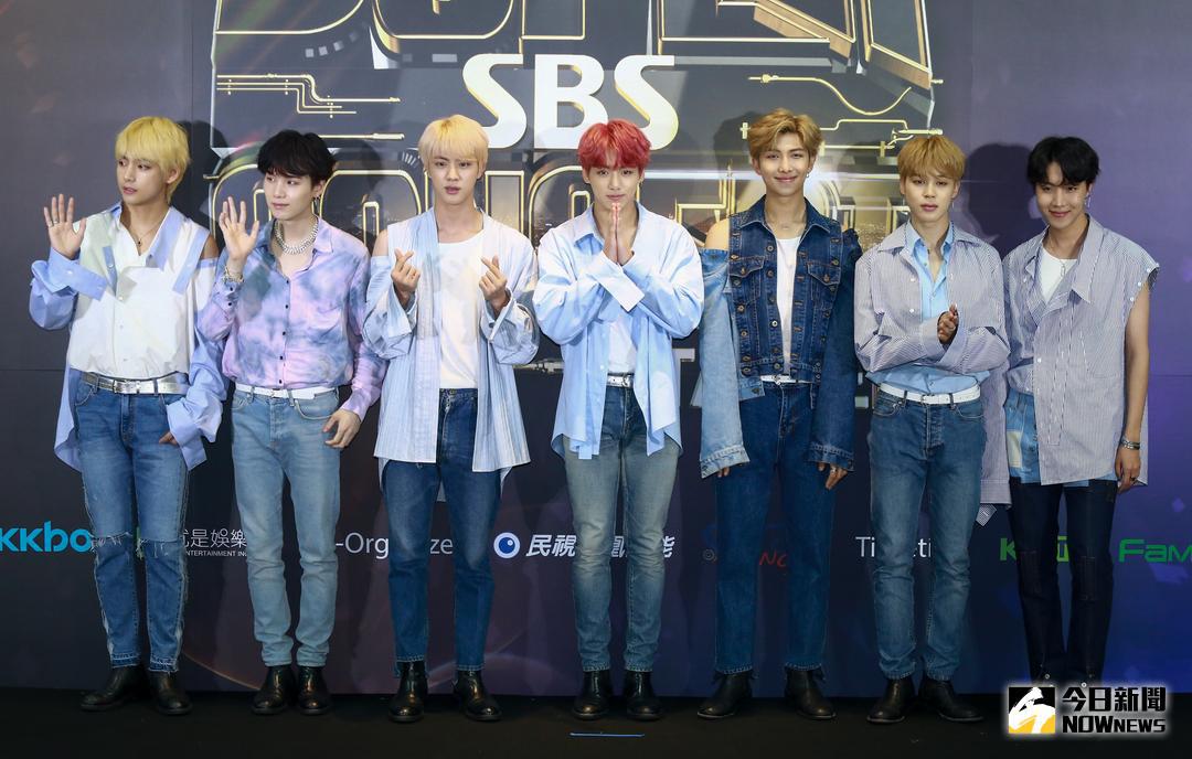 ililsboyscouts's tweet photo. They are modeling themselves. So gorgeous and slayyy @BTS_twt. King of the night. 💕💕💕💋💋💋😍😍
#BTS #SBSSuperConcertinTaipei #btsalways7 https://t.co/zOnFVI7HV5