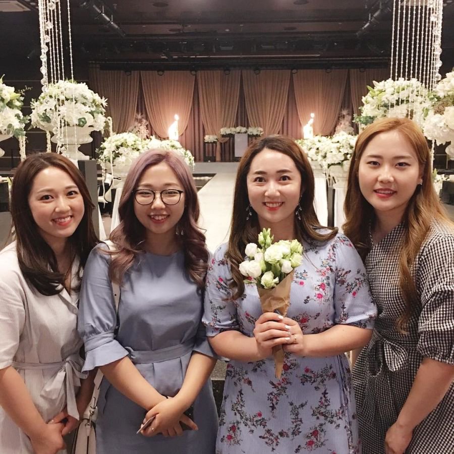 humorlibrary's tweet photo. 컬링대표 안경선배 최신근황

결혼하심 https://t.co/5NlqXNGYjK