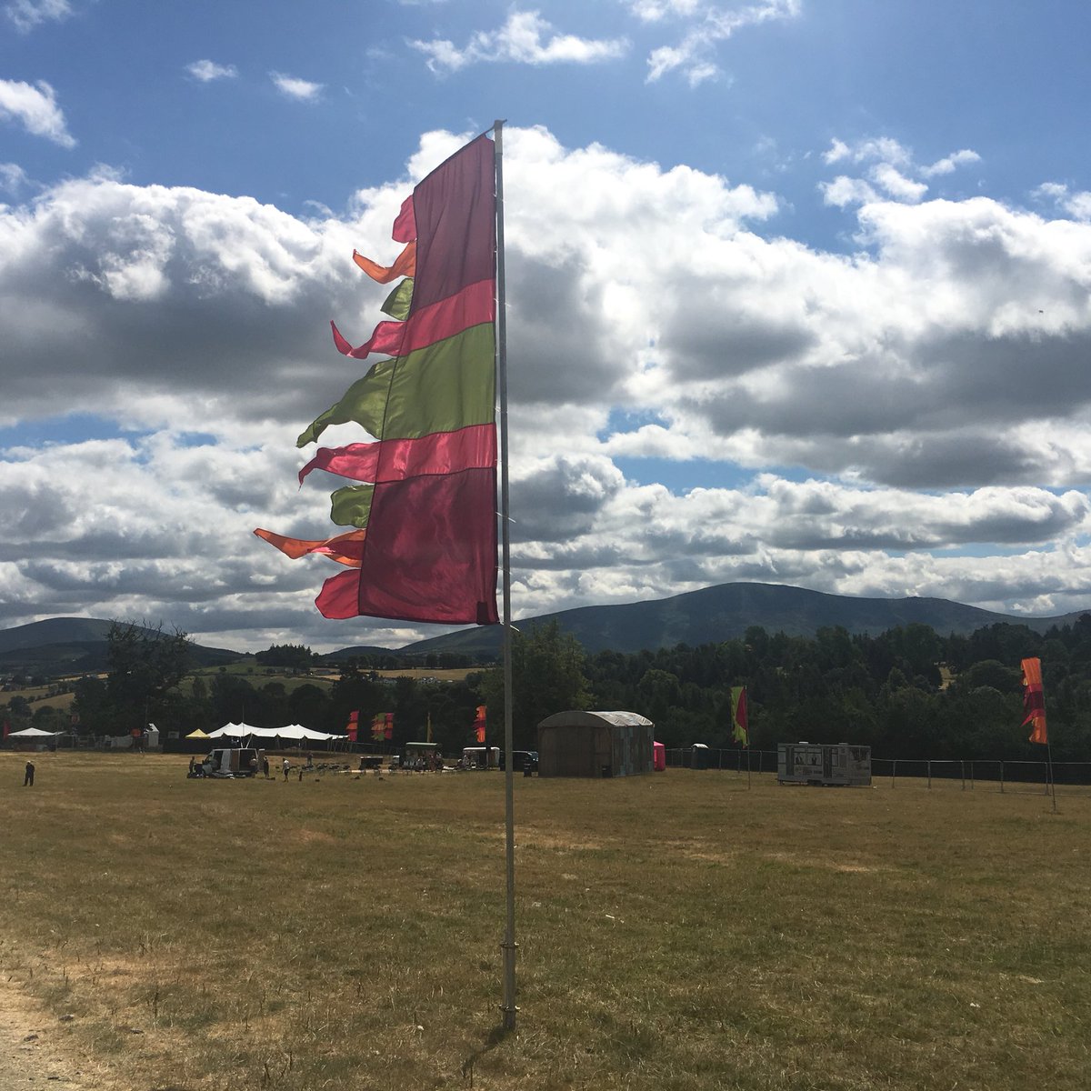 <a href="/CarlowWeather/">Carlow Weather</a> come down, the weather is savage. Good Call!
High tempeturrs on the cool front of @Ri_Ra_25oClock tonight <a href="/BAREfestival/">BARE In The Woods</a>