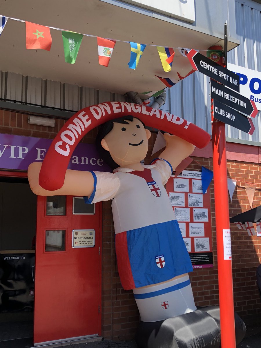 MudDazey's tweet photo. Another gorgeous day at @OfficialECFC #fanzone ready for @England game #ENGvSWE https://t.co/JjWEIXutLK