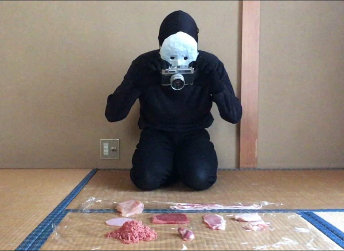 雨穴 בטוויטר 肉を撮るという行為