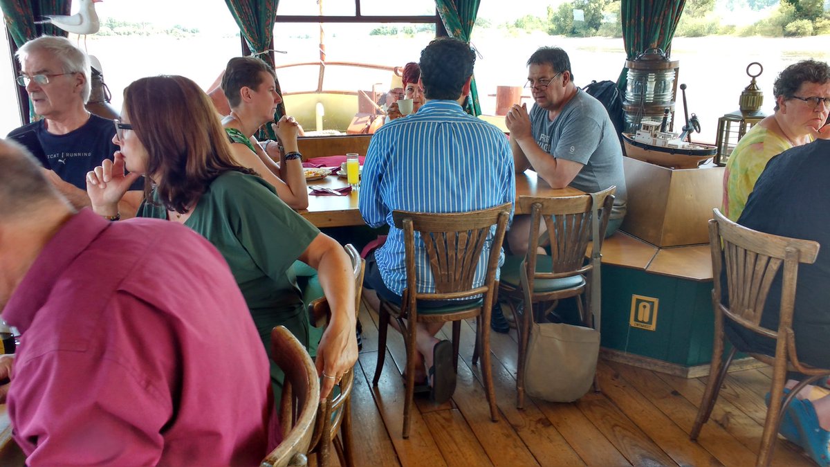 Als waardering voor onze #maatjes die  zoveel betekenen voor onze cliënten  genieten we nu van een mooie boottocht!