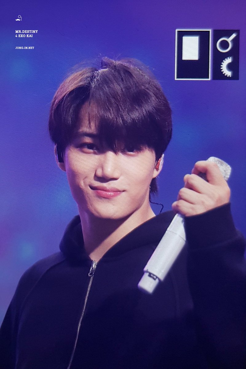jonginnet's tweet photo. 180707 오늘두 노랑 하트가 가득한 콘서트! 곰도리야 사룽해,,,💛🐻💛

#카이 #엑소카이 @weareoneEXO https://t.co/F5Uwxa7qZP