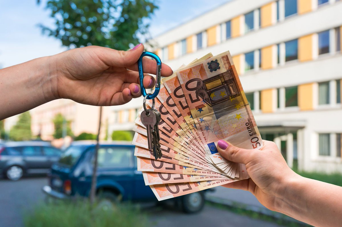 VerkaufDeinAuto's tweet photo. Wir kaufen Dein #Auto! Vertraue Deinen #Autoverkauf einem unserer KFZ-Experten an und spare Dir die Zeit und Mühe, den #Gebrauchten auf eigene Faust im Internet anzubieten! Fair, schnell uns sicher! (Foto: 123rf, Adriano) https://t.co/id5MhhT8Uj https://t.co/SHOlMR20WV