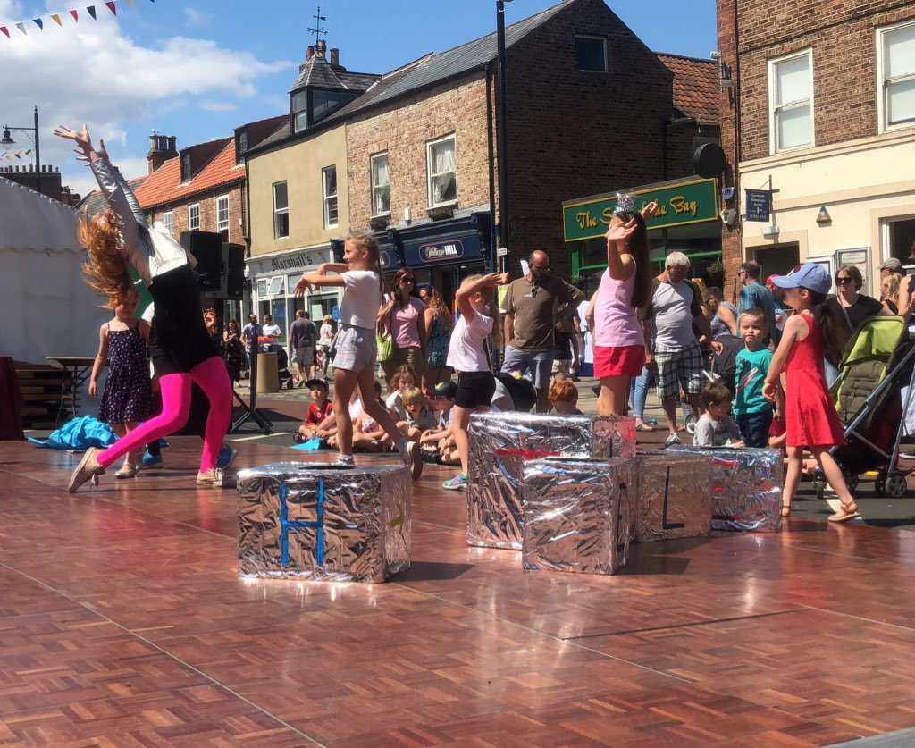 FullyBookedNow's tweet photo. ☀️Day 1 at @Mouth_Tyne_Fest ☀️

We had so much fun blasting off into space with you 🚀✨

Our next show is tomorrow at 12:30 ☺️

#mouthofthetynefestival #MOFT18 #MouthOfTheTyne #SpaceRebelPrincess https://t.co/IFftFYLV3t