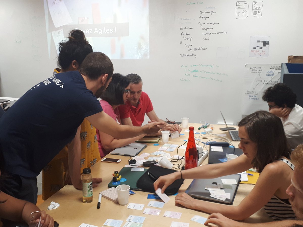 matha_io's tweet photo. L'après-midi reprend... avec un jeu de carte pour se remettre dans le bain ! #codeleweekend #parleatoncanard https://t.co/3CIAwWwUDj
