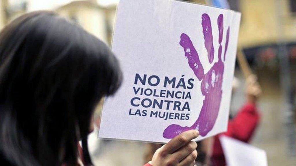 charolosa's tweet photo. Cristina, 24 años, otra víctima #violenciamachista Lepe. Dos hijas, de 2 y 3 años. Van 3 en 48 horas #PactoYa #MachismoMata @PSOECantabria https://t.co/2aaDQq3TkL