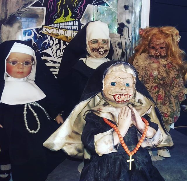 Awesome work by <a href="/iksentrik/">Dajin Deng</a> and @mutartis for #frome #fromeopenstudios #freakfest #art #mural #artshow #mutant #zombies #nuns #freakshowboogaloo #studio #freakout #nosleeptonight #nightmares #dolls #teeth ift.tt/2KXqVfD