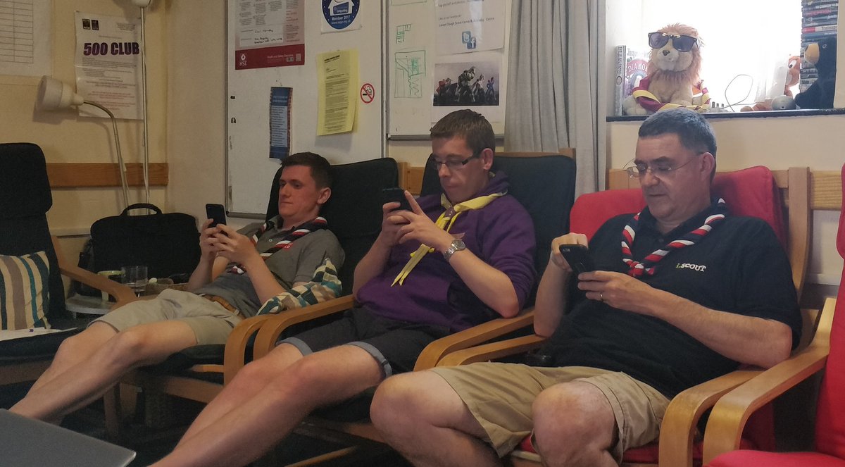 Unit40Cheshire's tweet photo. Professional tweeters hard at work imparting their skills and knowledge to the rest of us on the training day. #commschamp https://t.co/I3pOtCeZNb