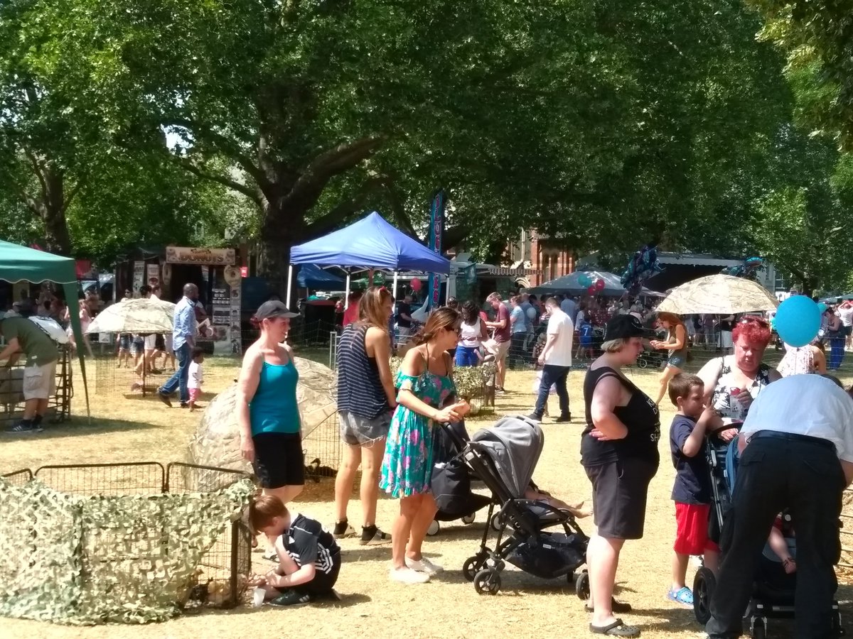 ItsOnFulham's tweet photo. It's all happening down @ParsonsFair, come join the fun!! #sw6 #parsonsgreenfair #community https://t.co/tw2pFnH086